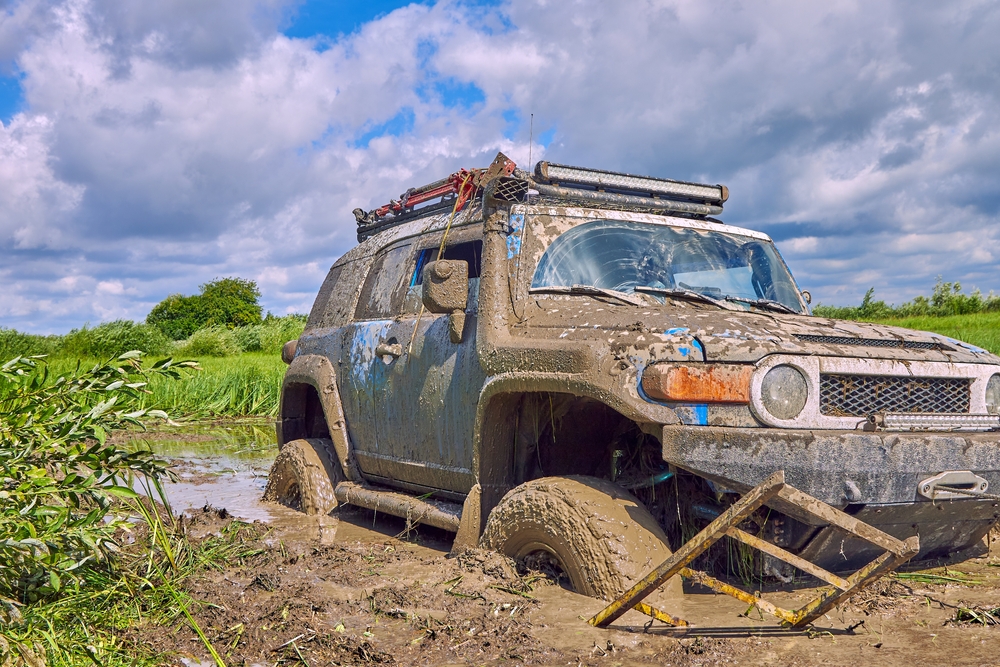 ma'apilim - stuck in the mud