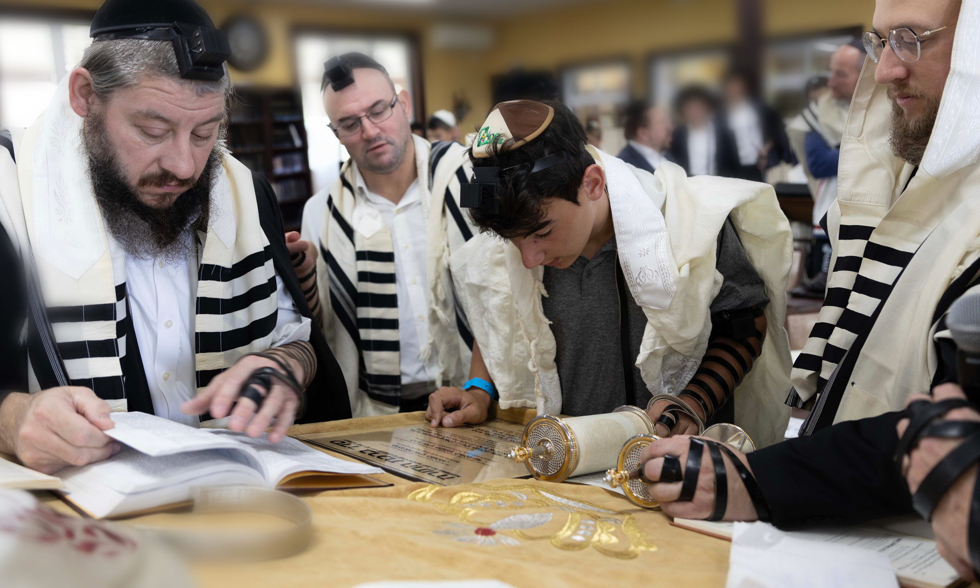 Bar vs Bat Mitzvah - Aliyah to Torah